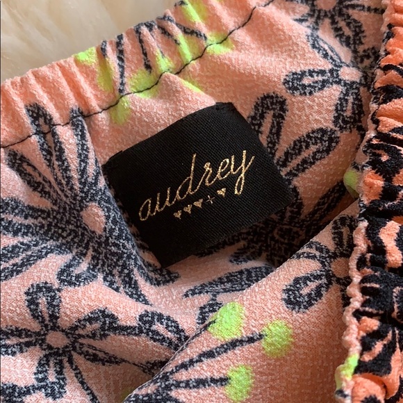 Audrey Ruffle Croptop - Picture 3 of 5